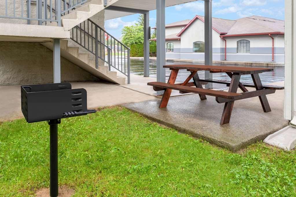 Super 8 By Wyndham Marysville/Port Huron Area Exterior photo