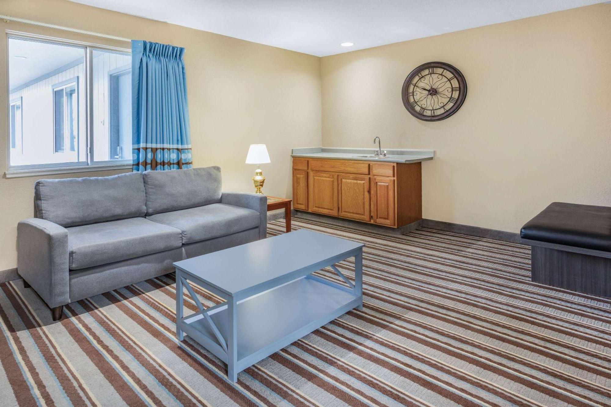 Super 8 By Wyndham Marysville/Port Huron Area Exterior photo