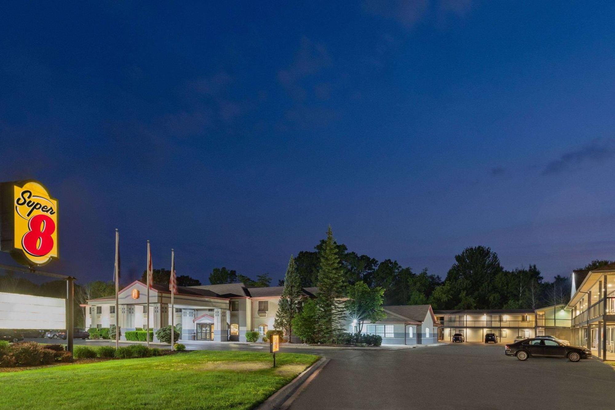 Super 8 By Wyndham Marysville/Port Huron Area Exterior photo